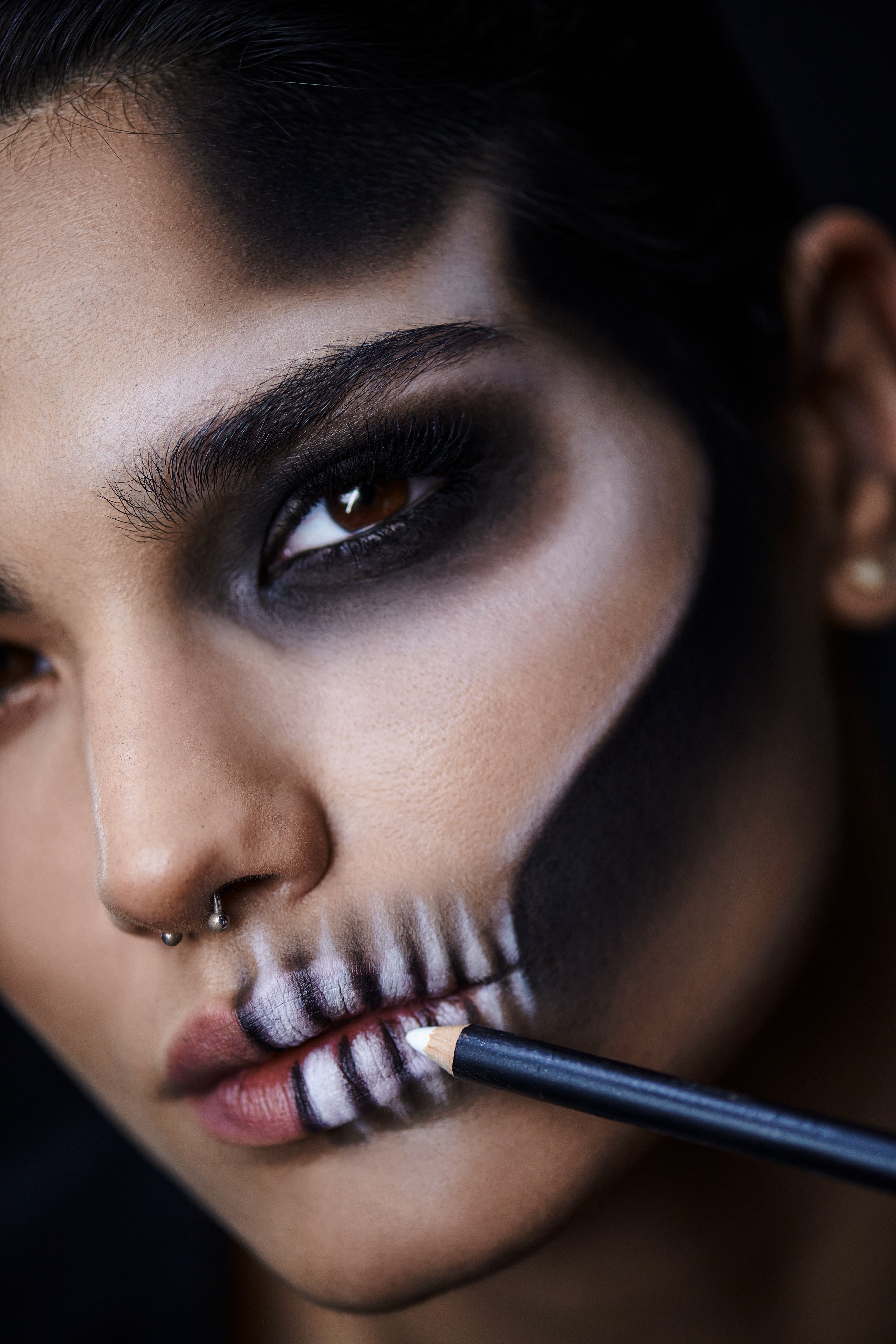 Makeup-application-halloween-lips-skull-v2-082024-Web-Rendition