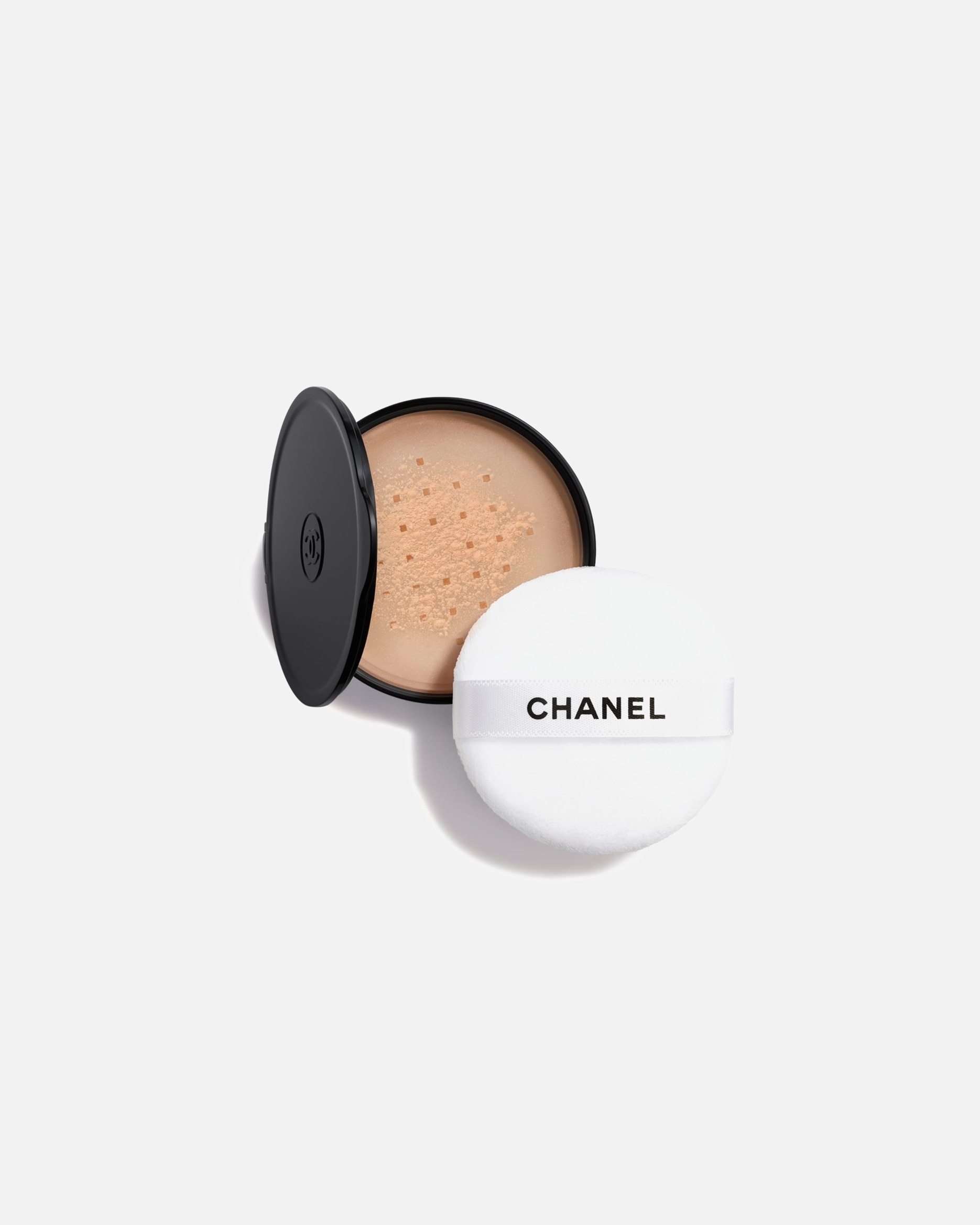 Púder pre Unisex CHANEL POUDRE UNIVERSELLE SYPKÝ PÚDER S PRIRODZENÝM EFEKTOM. CESTOVNÝ FORMÁT - NÁPLŇ 50 MEDIUM INTENSE
