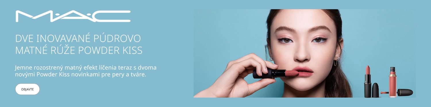 MAC rúže Powder Kiss v dvoch inovatívnych odtieňoch pre jemný, rozostrený matný efekt na perách a tvári.