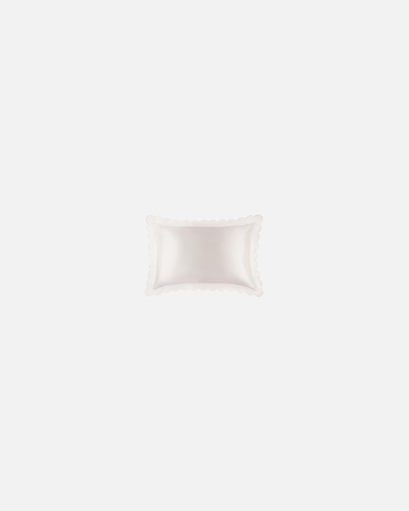 Vankúš pre Unisex Slip Pure Silk Queen Pillowcase with scalloped edge - white Pure Silk Queen Pillowcase with scalloped edge - white