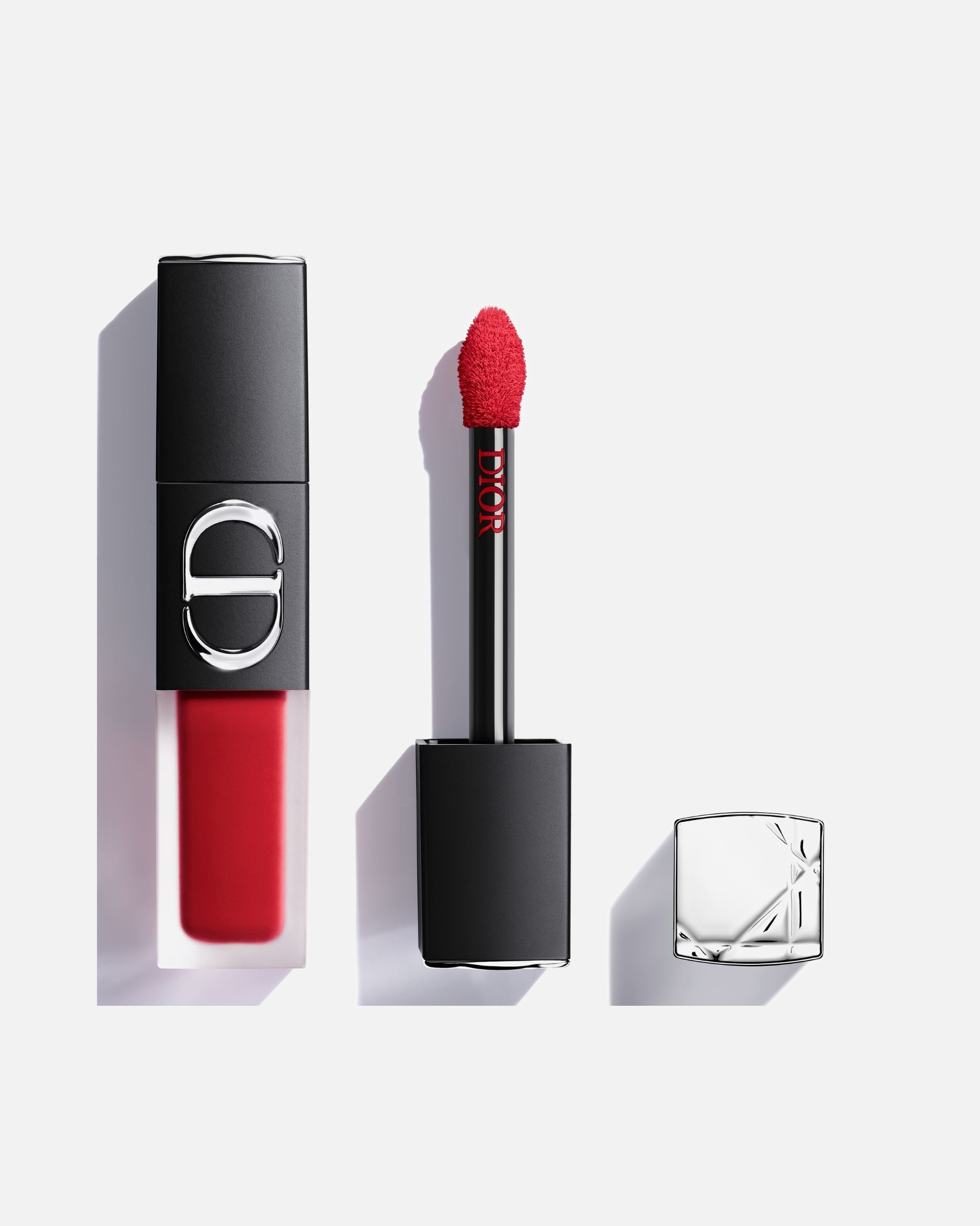 Farba na pery pre Unisex DIOR Rouge Dior On Stage Ink Blur Matte – Neobtlačujúci sa tekutý rúž – Vyhladzujúci matný finiš 999
